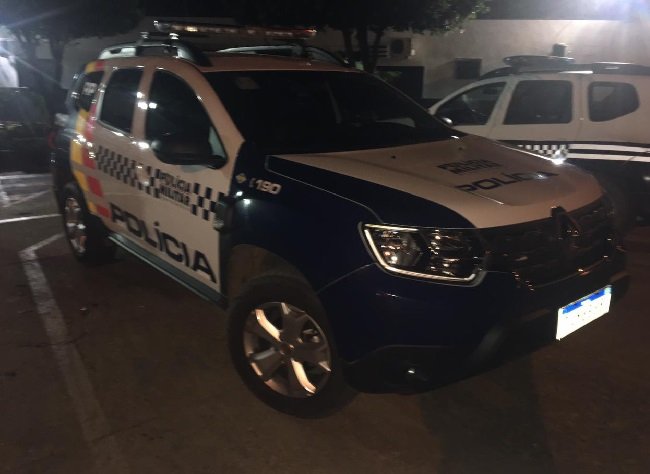 Homem acusa 'amigo' que mora de favor de estuprá-lo durante a madrugada