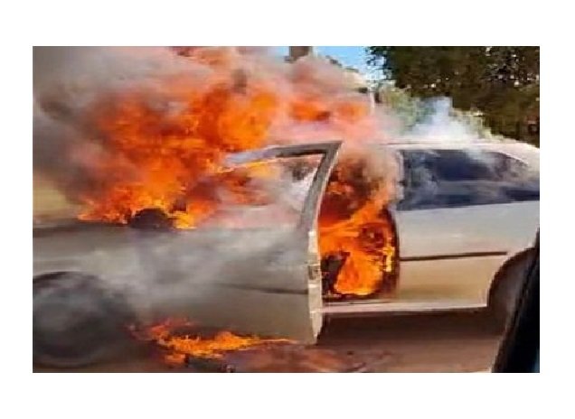 Carro estacionado em avenida é destruído por incêndio em MT