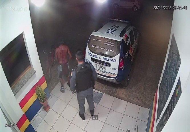Idoso reclama de veículo estacionado em frente à sua casa é esfaqueado pelo condutor