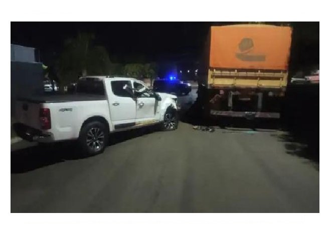 Jovem morre após bater camionete em caminhão parado em MT