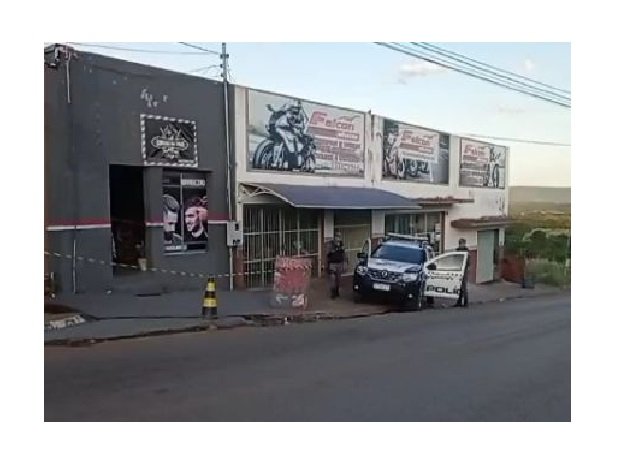 Líder do CV é morto a tiros em barbearia enquanto jogava sinuca