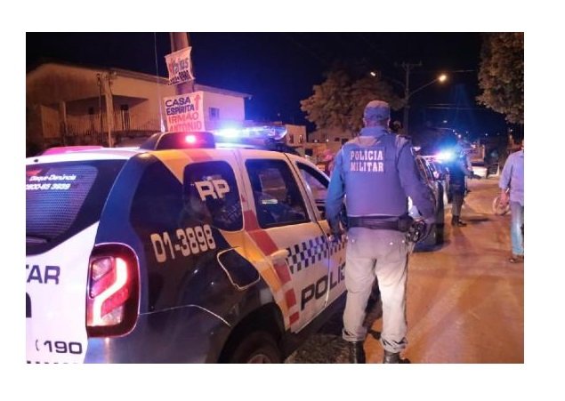 Pai usa droga na frente dos filhos e espanca mulher que o repreendeu