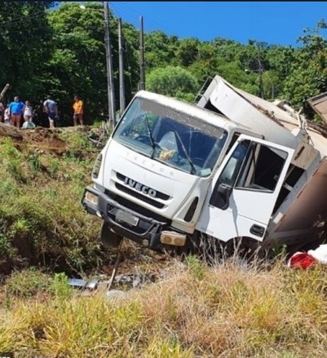Homem em Colíder por muito pouco não tomba caminhão na MT-320.