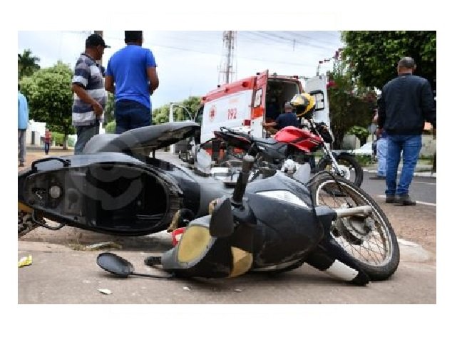 Motociclista morre ao colidir com ônibus escolar em MT