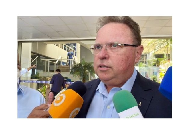 Tribunal mantém ação, mas desbloqueia bens de ex-governador