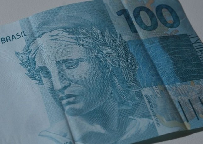 Salário mínimo previsto pelo governo para 2023 chega a R$ 1.310