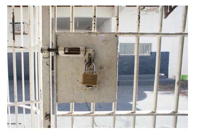 Ex-presidiário é preso por se masturbar na frente das filhas de 8 e 9 anos