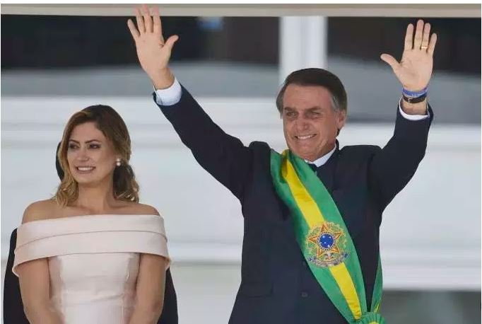 Jair Bolsonaro toma posse como presidente do Brasil