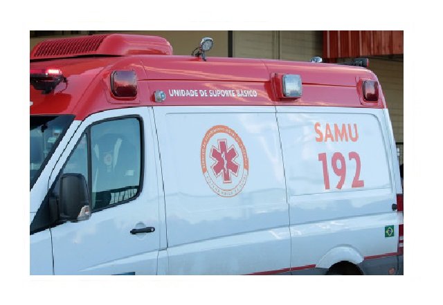 Homem morre eletrocutado ao transportar poste de energia