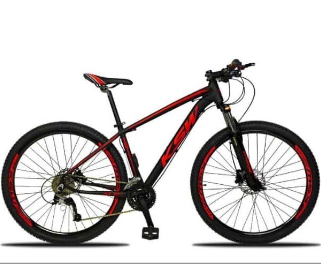 Ladrão atrapalhado em Colíder, furta bike e esquece celular, boné, capacete e camiseta na cena do crime. (Fotos)