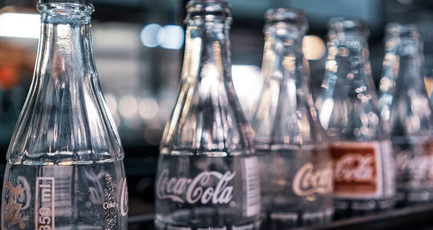 ‘Clones’ da Coca-Cola são lançados na Rússia após saída da empresa do país