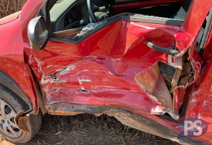 Fiat Strada e Saveiro se chocam na BR-163