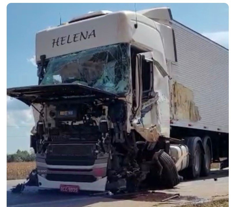 5 carretas se envolvem em grave acidente no km 800 da BR-163, onde aconteceu tragédia com ônibus da Itamarati