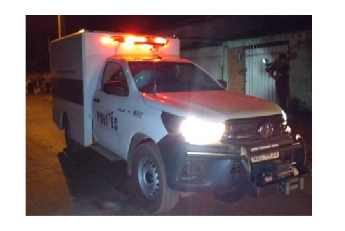 Mulher dorme com marido, acorda e o encontra morto