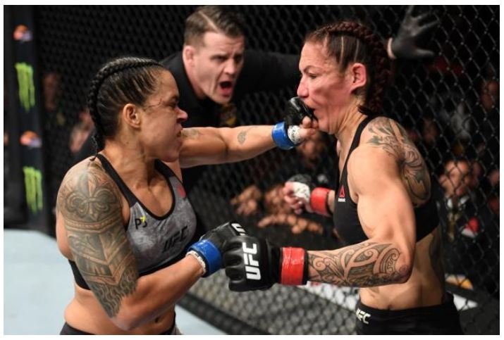 Amanda nocauteia ‘Cyborg’ em menos de um minuto e pede vaga no Hall da Fama