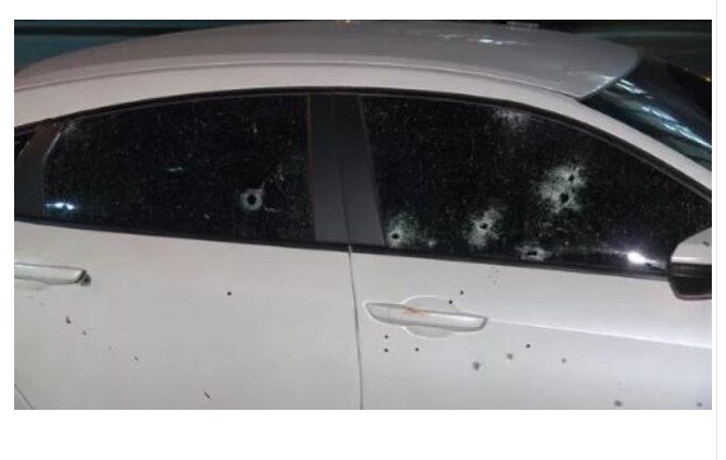 Grupo de amigos tem carro 'metralhado' na capital do estado de MT; um fica ferido