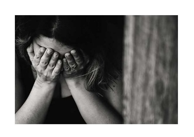 Adolescente de 16 anos fica desacordada ao bater a cabeça