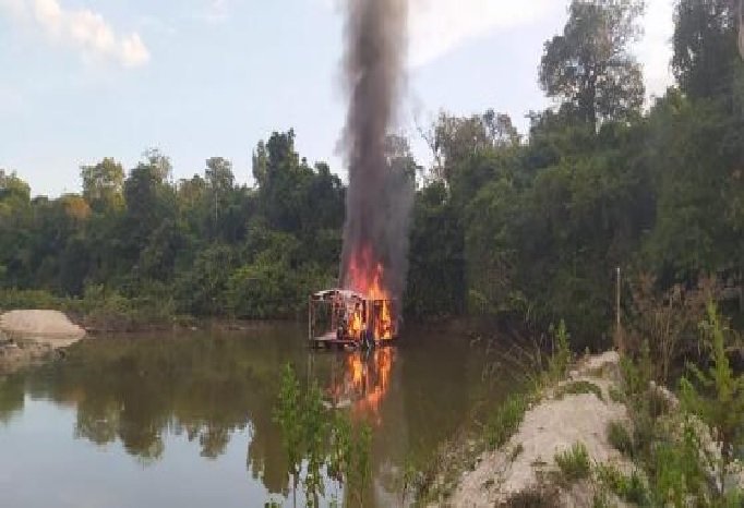 Operação destrói balsas usadas em garimpos ilegais em Nova Guarita