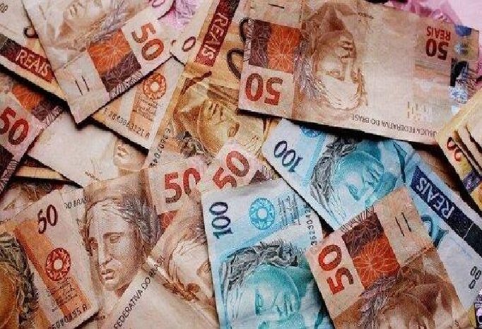 Presidente sinaliza que não haverá reajuste salarial a servidores em 2022