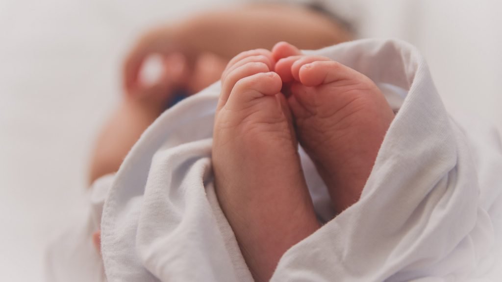 PJC de Colíder prende mulher de 20 anos por maus tratos contra seu bebe de apenas 05 meses.