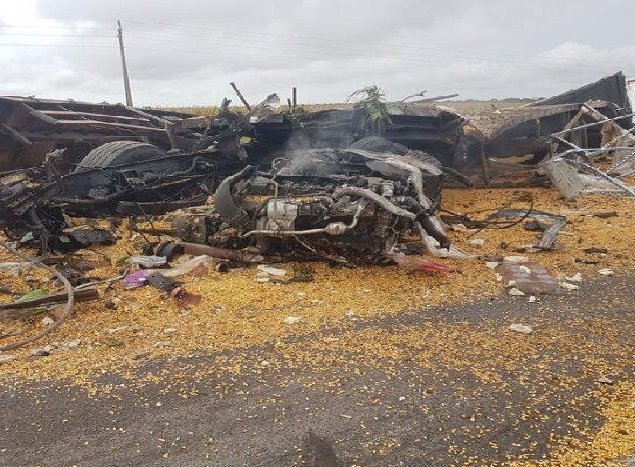Grave acidente entre 4 veículos de carga interdita BR-163