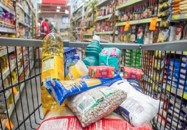 Cesta básica tem alta e corrói quase 60% do salário mínimo