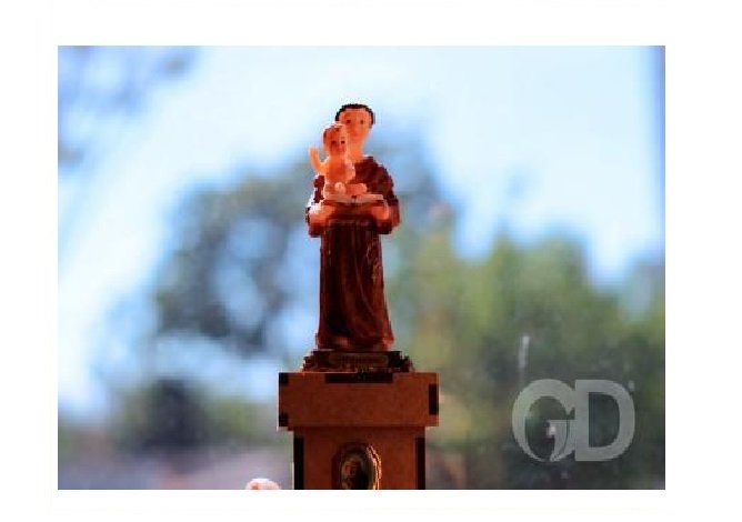 Adorado pelos românticos, igreja comemora o Dia de Santo Antônio