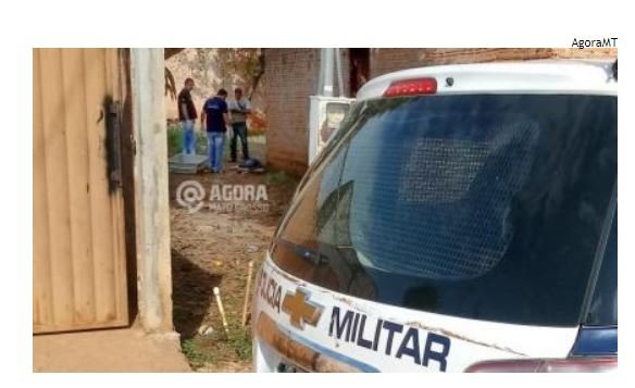 Homem é encontrado morto em casa com 9 facadas
