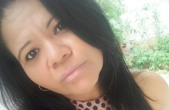 Servidora pública morre e filho fica ferido em acidente entre moto e carro