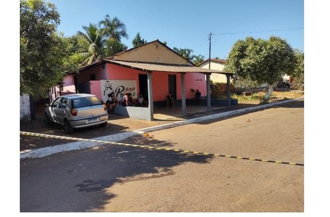 Bandido tenta esfaquear dona de prostíbulo e acaba morto pela PM