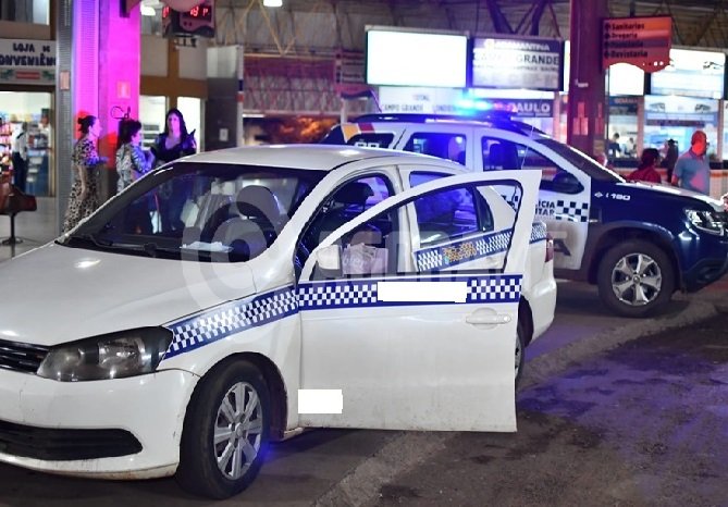 Taxista deixa passageiros e é encontrado morto dentro do carro em MT