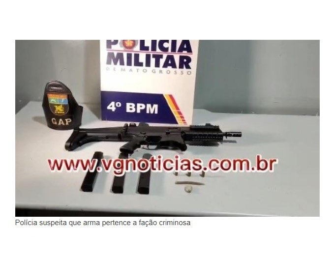 PMs prendem jovem com tornozeleira de posse de submetralhadora de facção e drogas