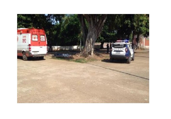 Morador de rua é encontrado morto no meio da praça