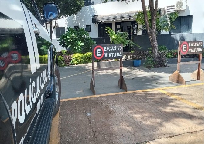 Pai descobre que filha mandou nudes para desconhecido e amigo de escola estaria compartilhando imagens