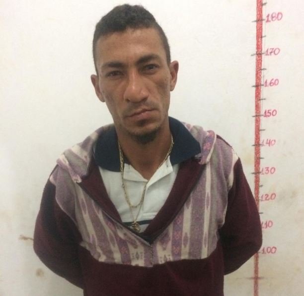 Homem é morto a facadas em bar no Nortão; suspeito é preso