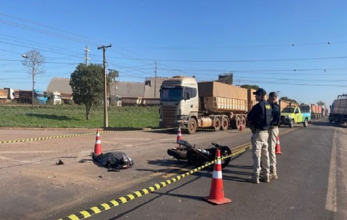 Motociclista morre em acidente com carreta em MT