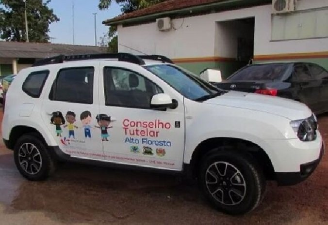 Pais viajam para município vizinho deixando filhos de 10, 4 e 5 anos sozinhos em casa