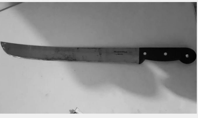 Pai é golpeado com facão pelo ex-namorado da filha em Sinop