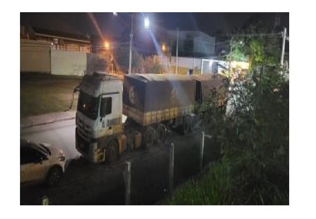 PM liberta motorista de carreta e prende criminoso