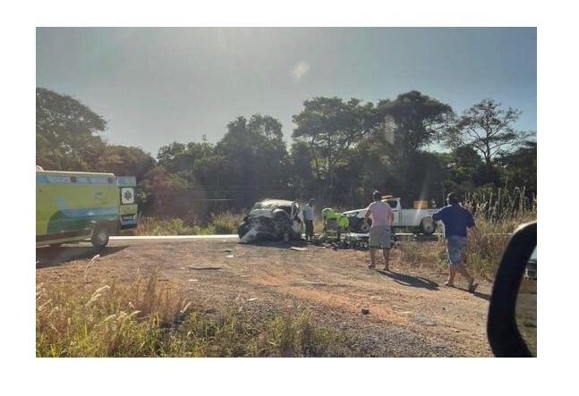 Três pessoas ficam feridas em acidente na BR-163