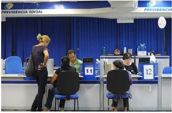 Equipe econômica do governo quer Previdência com transição mais curta, diz Folha