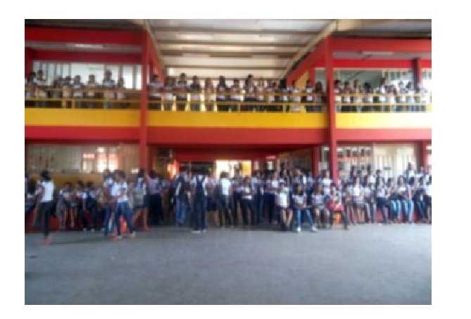 Professora perde a paciência, xinga aluno e abandona sala