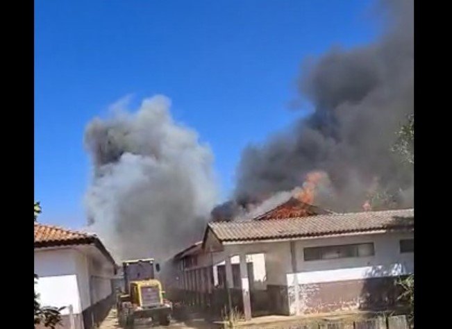 Polícia Civil descobre quem foram os responsáveis pelo incêndio na antiga escola Santa Terezinha. (Fotos)