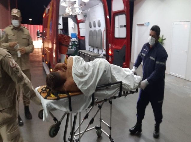 Homem é sequestrado, baleado e foge ao ver bandidos cavando sua cova