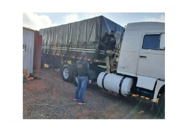 Mulher é presa suspeita de servir como 'isca' para caminhoneiros para cometer sequestros e roubos de cargas em MT