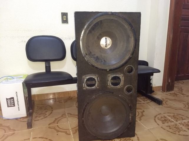 Equipamento de som de automóvel furtada em Colíder foi entregue na DELPOL e espera pelo dono. (Foto)