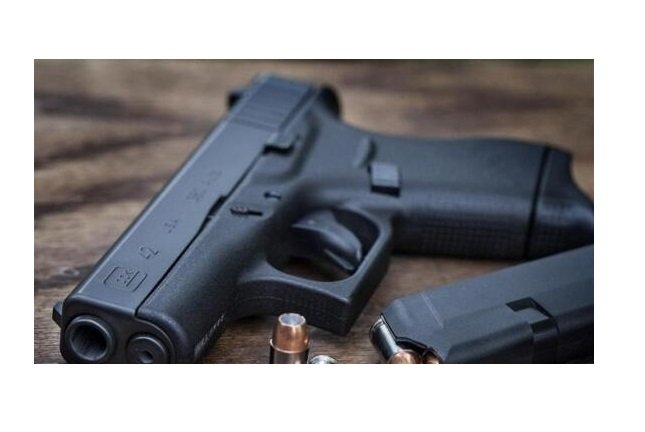 Quantidade de armas de fogo nas mãos de civis ultrapassa a utilizada em órgãos públicos no país