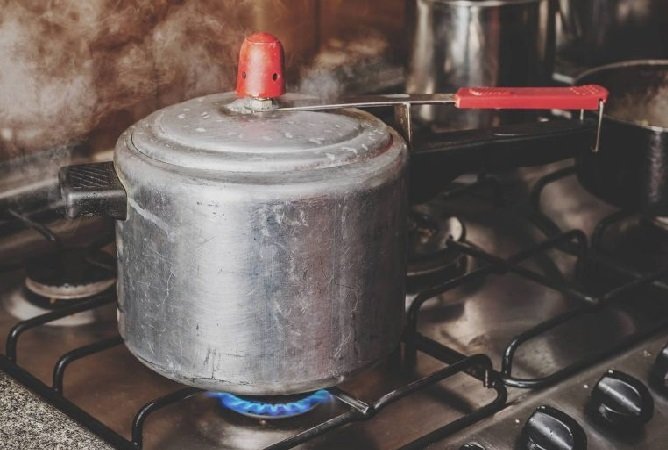 6 itens proibidos que ninguém deve colocar na panela de pressão