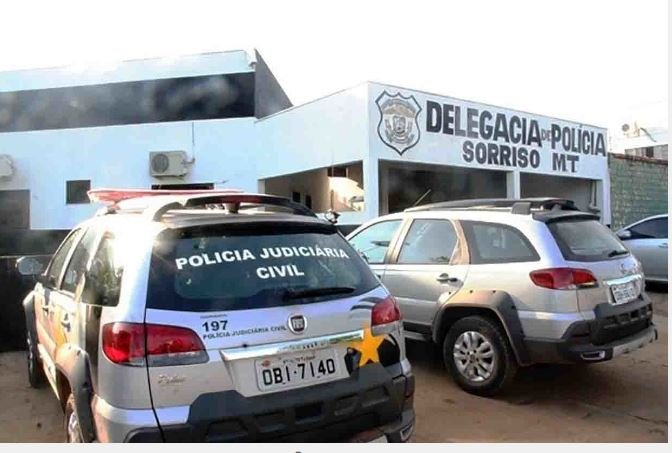 Marido tenta agredir mulher após ela desistir de sexo a três com travesti