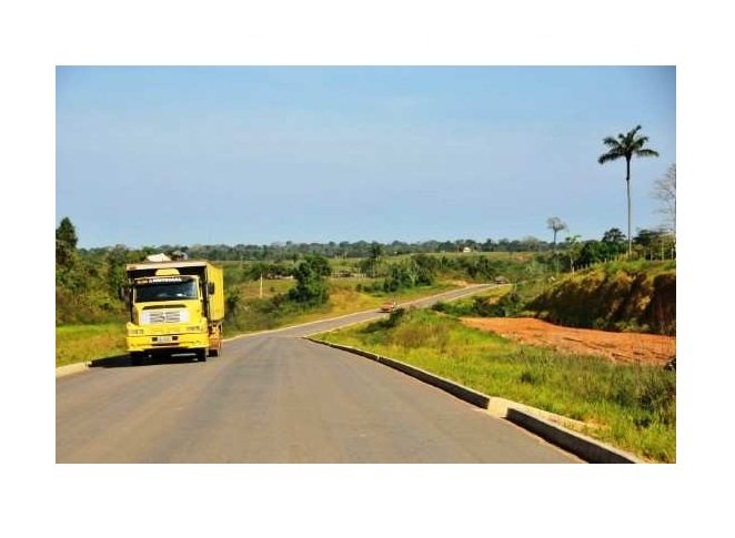 Carreta carregada com eletrodomésticos é consumida por incêndio em MT